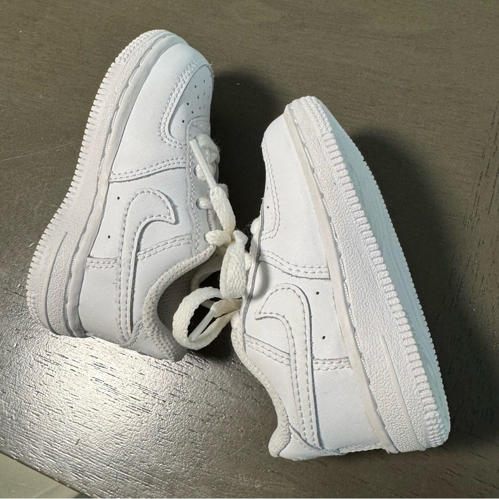 Toddler White Air force ones Size 4C - Picture 4 of 8